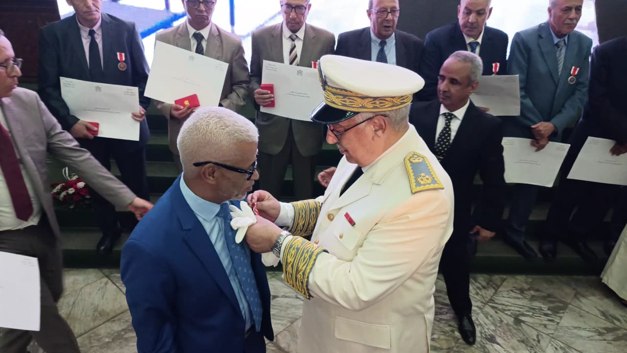 عامل عمالة مكناس يترأس حفل الإنصات للخطاب الملكي بمناسبة الذكرى الـ27 لعيد العرش عامل عمالة مكناس يترأس حفل الإنصات للخطاب الملكي بمناسبة الذكرى الـ27 لعيد العرش