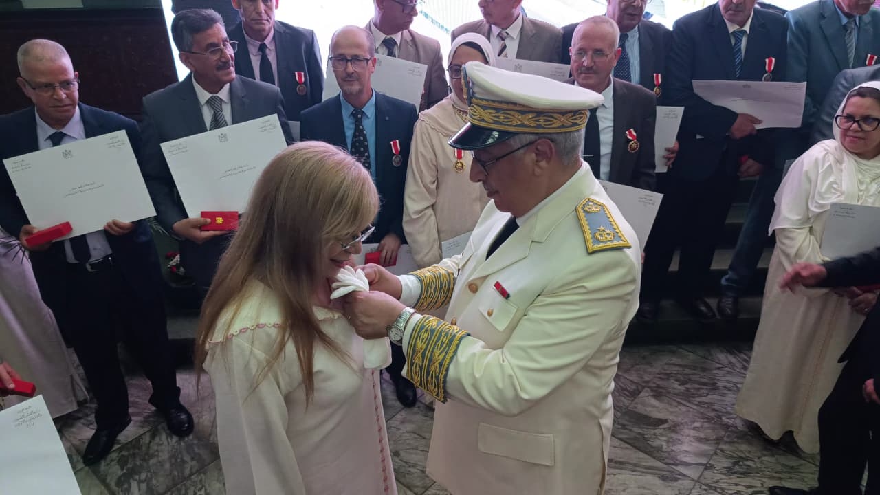 عامل عمالة مكناس يترأس حفل الإنصات للخطاب الملكي بمناسبة الذكرى الـ27 لعيد العرش عامل عمالة مكناس يترأس حفل الإنصات للخطاب الملكي بمناسبة الذكرى الـ27 لعيد العرش