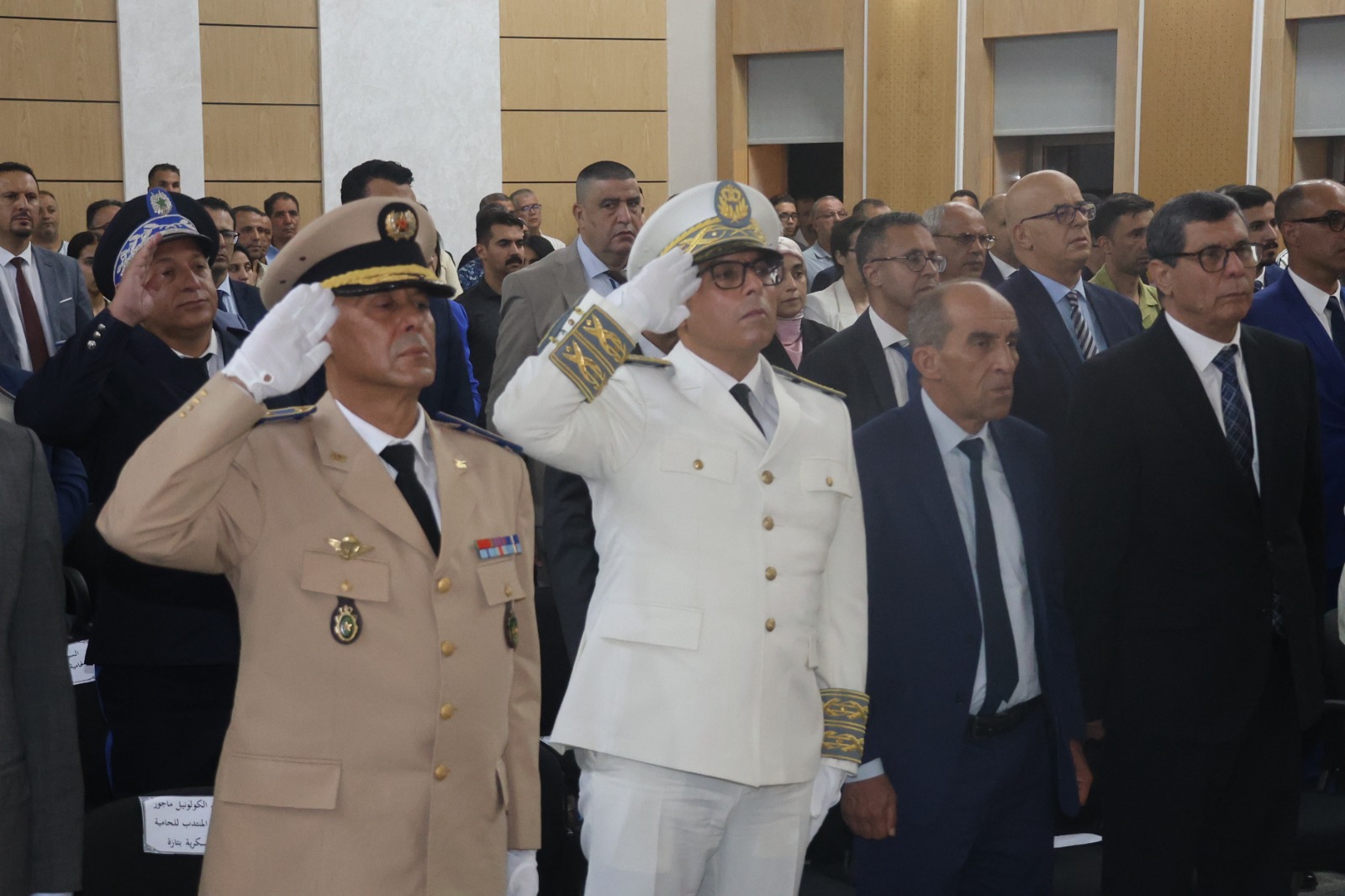عامل إقليم تازة يترأس مراسيم الاحتفاء بعيد العرش ويشرف على توشيح موظفين بأوسمة ملكية
