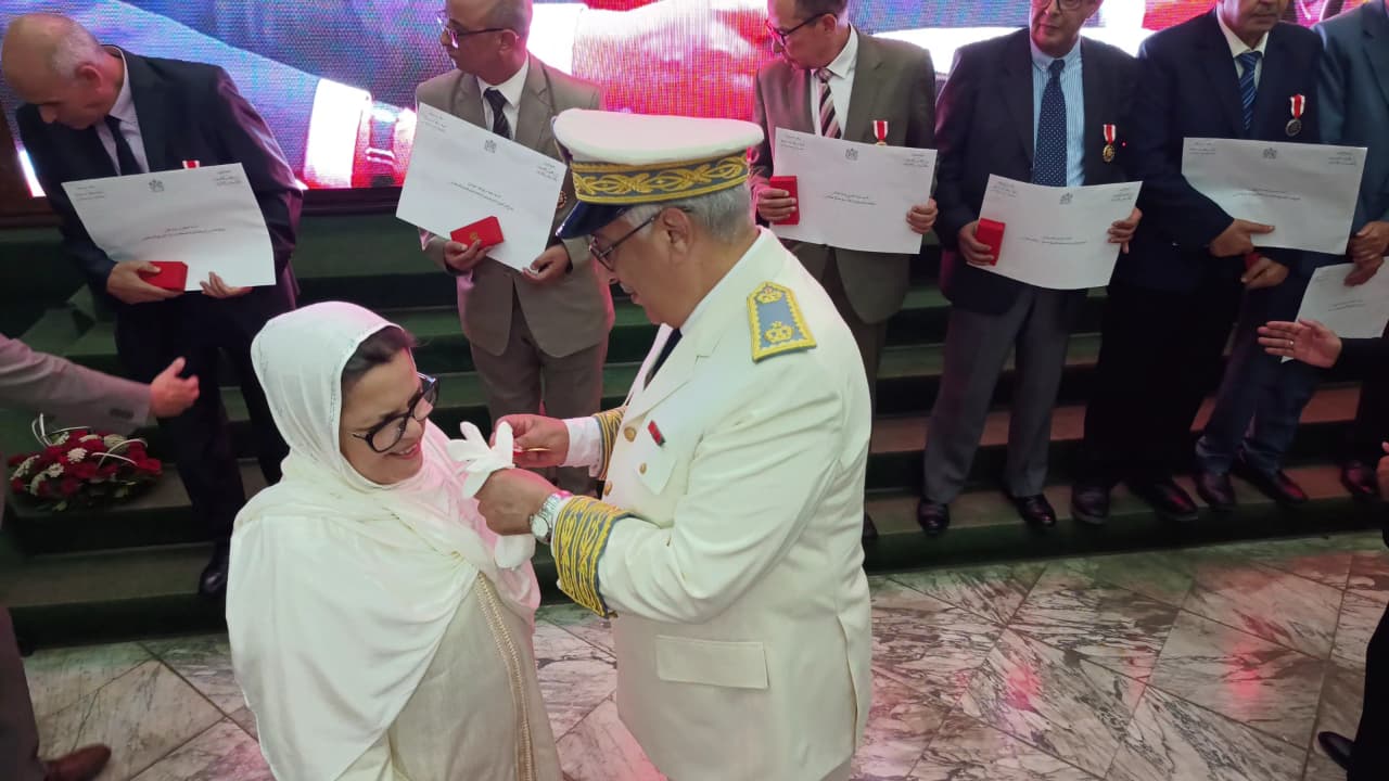 عامل عمالة مكناس يترأس حفل الإنصات للخطاب الملكي بمناسبة الذكرى الـ27 لعيد العرش عامل عمالة مكناس يترأس حفل الإنصات للخطاب الملكي بمناسبة الذكرى الـ27 لعيد العرش