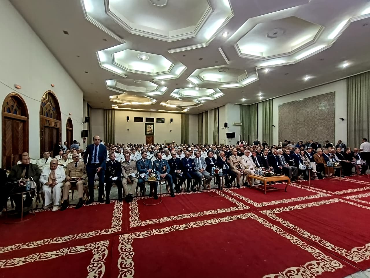 عامل عمالة مكناس يترأس حفل الإنصات للخطاب الملكي بمناسبة الذكرى الـ27 لعيد العرش عامل عمالة مكناس يترأس حفل الإنصات للخطاب الملكي بمناسبة الذكرى الـ27 لعيد العرش