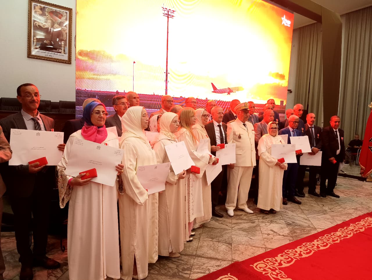 عامل عمالة مكناس يترأس حفل الإنصات للخطاب الملكي بمناسبة الذكرى الـ27 لعيد العرش عامل عمالة مكناس يترأس حفل الإنصات للخطاب الملكي بمناسبة الذكرى الـ27 لعيد العرش