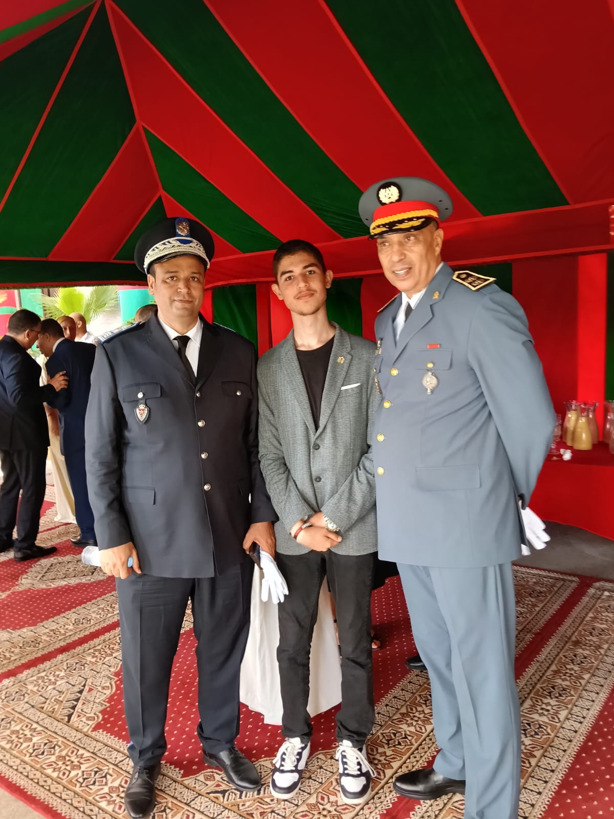 في أجواء مفعمة بالوطنية… رئيس “النادي العلمي للوجستيك” يشارك في مراسيم رفع العلم بطنجة بمناسبة عيد العرش المجيد في أجواء مفعمة بالوطنية… رئيس “النادي العلمي للوجستيك” يشارك في مراسيم رفع العلم بطنجة بمناسبة عيد العرش المجيد