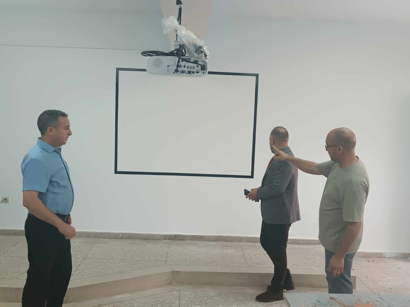 بوشامة يقود تعبئة استباقية بالحسيمة لإنجاح الدخول المدرسي.. تنسيق ميداني ومواكبة مستمرة استعداداً لموسم 2026/2027 بوشامة يقود تعبئة استباقية بالحسيمة لإنجاح الدخول المدرسي.. تنسيق ميداني ومواكبة مستمرة استعداداً لموسم 2026/2027