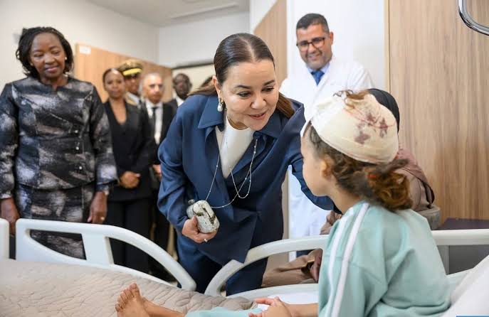صاحبة السمو الملكي الأميرة للا أسماء والسيدة الأولى لجمهورية كينيا تزوران مرضى كينيين ومغاربة استفادوا من زراعة قوقعة الأذن صاحبة السمو الملكي الأميرة للا أسماء والسيدة الأولى لجمهورية كينيا تزوران مرضى كينيين ومغاربة استفادوا من زراعة قوقعة الأذن