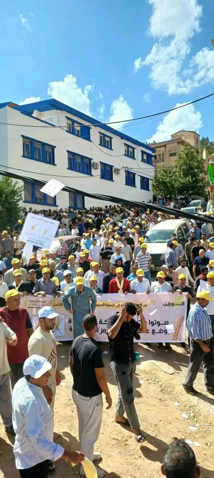 جماهير غفيرة تستقبل الدكتور محمد الأعرج بجماعة عبد الغاية السواحل بإقليم الحسيمة جماهير غفيرة تستقبل الدكتور محمد الأعرج بجماعة عبد الغاية السواحل بإقليم الحسيمة