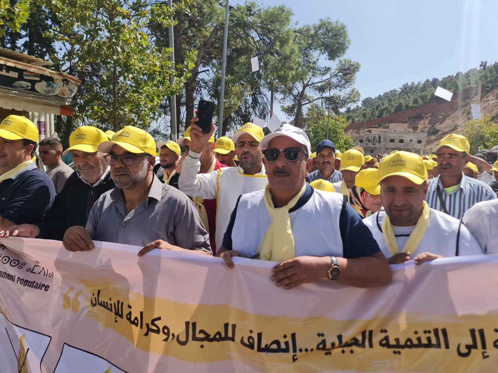 جماهير غفيرة تستقبل الدكتور  محمد الأعرج بجماعة عبد الغاية السواحل بإقليم الحسيمة