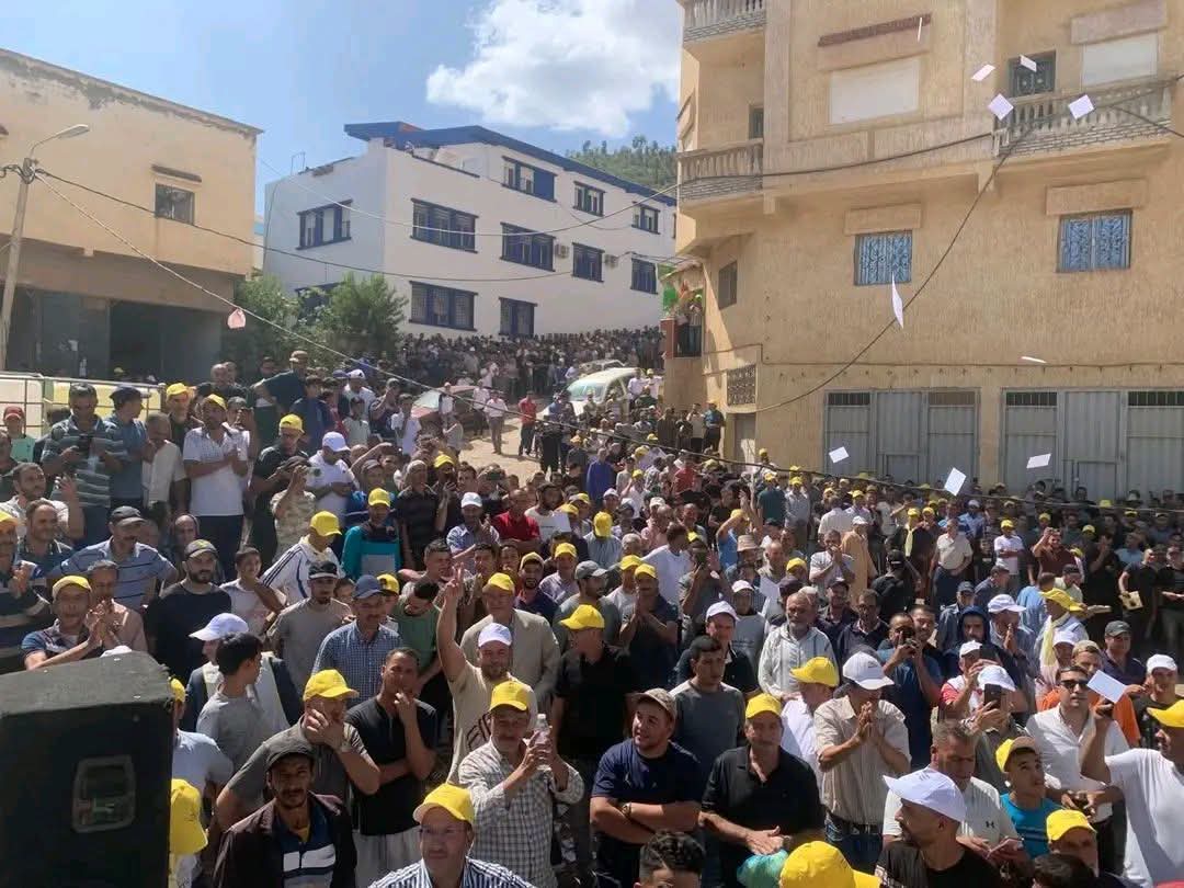جماهير غفيرة تستقبل الدكتور محمد الأعرج بجماعة عبد الغاية السواحل بإقليم الحسيمة جماهير غفيرة تستقبل الدكتور محمد الأعرج بجماعة عبد الغاية السواحل بإقليم الحسيمة
