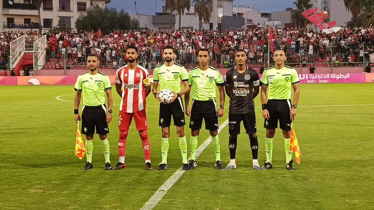 هزيمة الكوديم أمام الكوكب وغير المنظرة حبست أنفاس الفرجة في الملعب الشرفي بمكاس. هزيمة الكوديم أمام الكوكب وغير المنظرة حبست أنفاس الفرجة في الملعب الشرفي بمكاس.