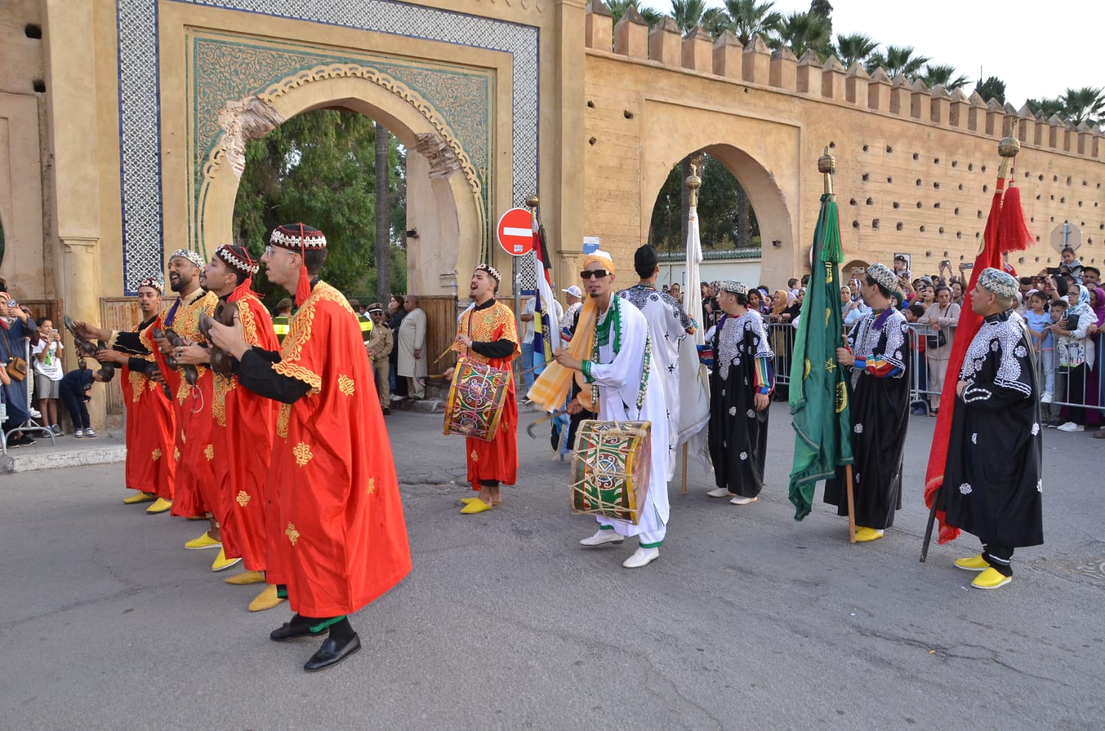 فاس .. تنظيم حفل تقديم كسوة ضريح المولى إدريس الأزهر فاس .. تنظيم حفل تقديم كسوة ضريح المولى إدريس الأزهر