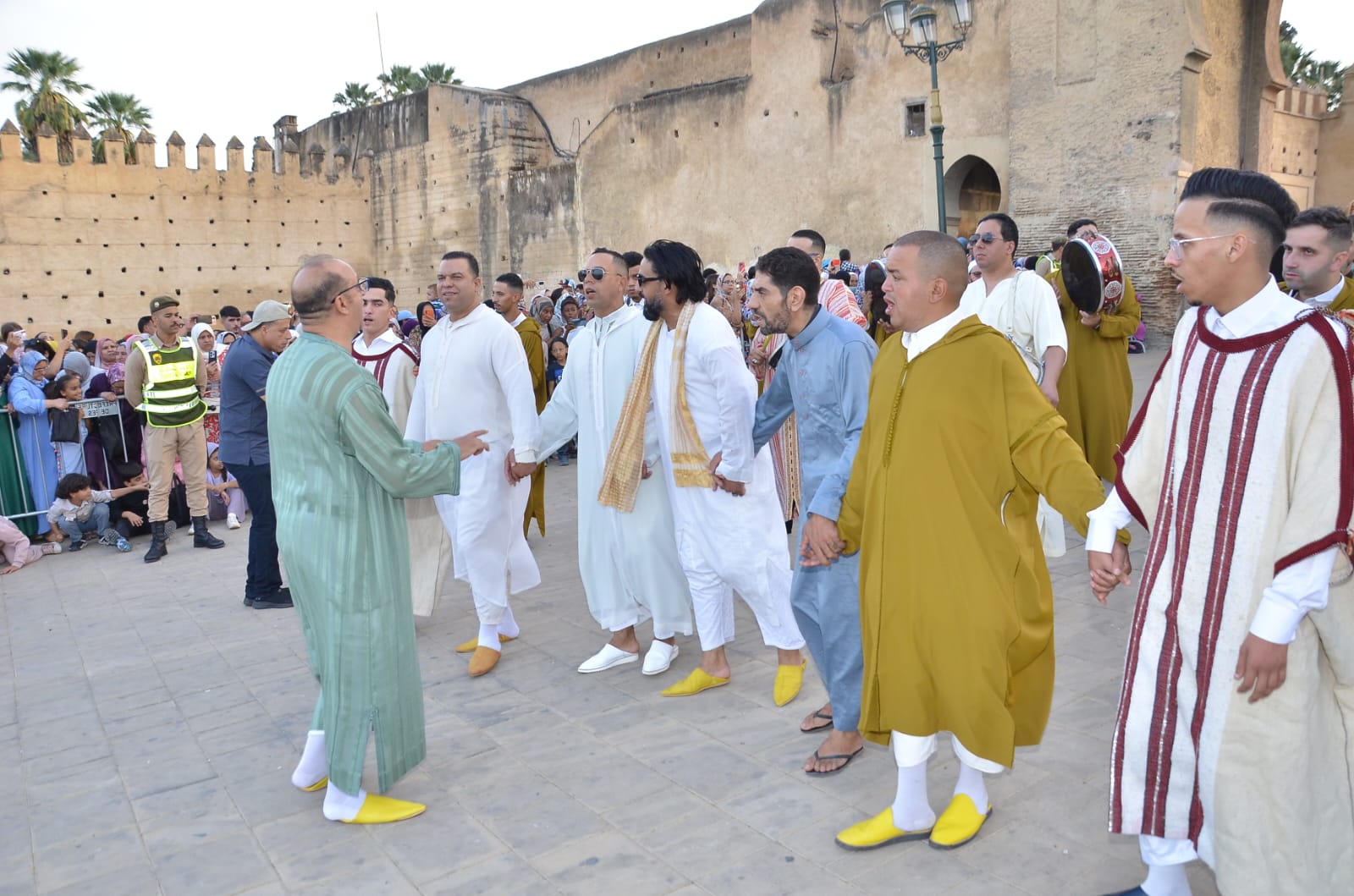 فاس .. تنظيم حفل تقديم كسوة ضريح المولى إدريس الأزهر فاس .. تنظيم حفل تقديم كسوة ضريح المولى إدريس الأزهر