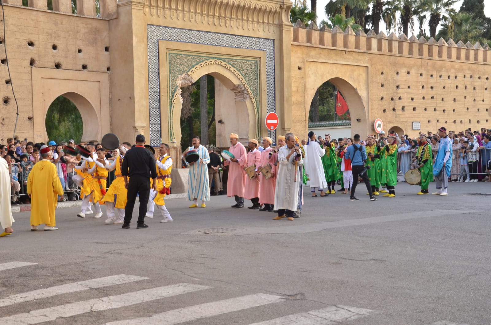 فاس .. تنظيم حفل تقديم كسوة ضريح المولى إدريس الأزهر فاس .. تنظيم حفل تقديم كسوة ضريح المولى إدريس الأزهر